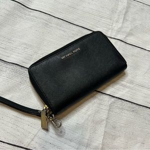 [Micheal Kors] Black Wallet Wristlet